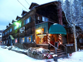 Гостиница The Historic Rapids Lodge  Гранд Лейк